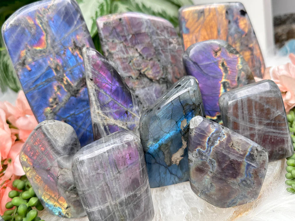 Artificial crystals that are comparable to natural crystals