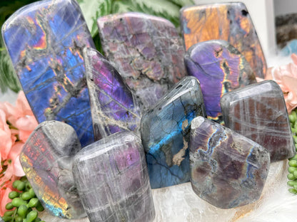 Artificial crystals that are comparable to natural crystals
